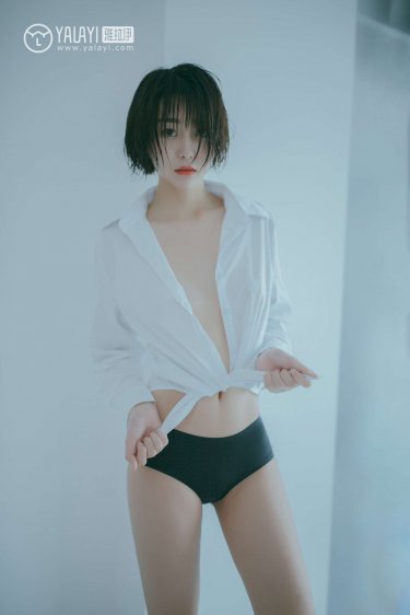 女生迈开腿打扑克又痛又叫